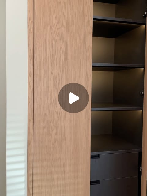 Шкаф со встроенной подсветкой